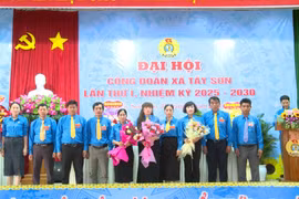 Ban Chấp hành Công đoàn xã Tây Sơn khóa I ra mắt Đại hội. Ảnh: V.P