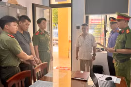 Cơ quan chức năng thi hành lệnh khởi tố và tạm giam 4 tháng đối với bị can Nguyễn Anh Duy. Ảnh: ĐVCC