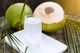 Những ai nên cân nhắc khi uống nước dừa?