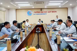 Thứ trưởng Bộ Giáo dục và Đào tạo Lê Quân làm việc với Trường Đại học Quy Nhơn và Trường Cao đẳng Kỹ thuật Công nghệ Quy Nhơn.