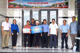 Bàn giao nhà tình nghĩa cho Mẹ Việt Nam anh hùng ở xã Ia Lâu