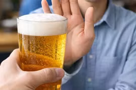 Ngừng uống bia, rượu có hết gan nhiễm mỡ?