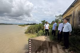 Phó Chủ tịch UBND tỉnh Dương Mah Tiệp kiểm tra an toàn đập, hồ chứa, chủ động ứng phó El Niño