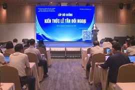 Bồi dưỡng kiến thức, nghiệp vụ thực hành lễ tân đối ngoại