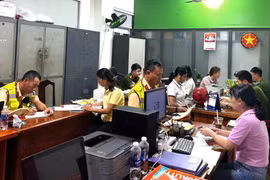 Dừng xe, đứng giữa đường đèo chụp ảnh có thể bị xử lý ra sao?