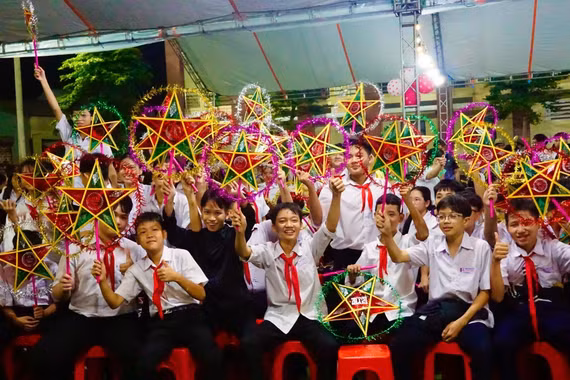 Tuổi trẻ Gia Lai mang Trung thu đến gần trẻ thơ