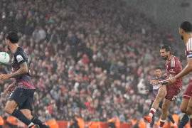 Siêu phẩm của Szoboszlai nhấn chìm Tottenham ở Cúp Liên đoàn Anh