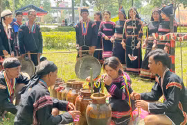 Các lễ thức, phong tục truyền thống mang ý nghĩa tốt đẹp, nhân văn nên được khuyến khích phục dựng, tổ chức rộng rãi. Ảnh: P.D