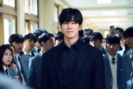 Tại sao 'Teach you a lesson' thống trị bảng xếp hạng Netflix 3 tuần liên tiếp?