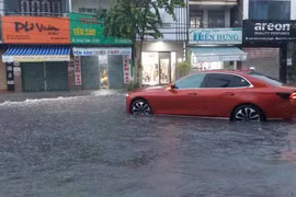 Miền Trung nhiều nơi mưa lớn, Đà Nẵng sơ tán 800 người dân