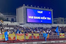 V-League vòng 8: Đại chiến vì ngôi đầu, VAR phủ sóng dày đặc