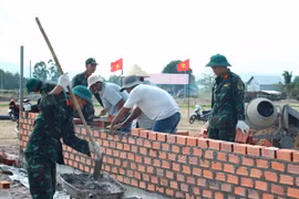 Thần tốc dựng nhà, đưa dân vùng lũ an cư trước mùa mưa bão
