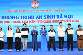 Chuyển từ trao tặng sang trao cơ hội