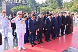 Lãnh đạo Đảng, Nhà nước tưởng niệm các Anh hùng liệt sĩ và viếng Chủ tịch Hồ Chí Minh