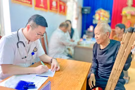 Nặng tình với vùng đất cách mạng
