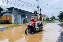 Khổ sở vì đường xuống cấp