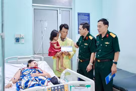 Tình người từ những ca bệnh xuyên biên giới