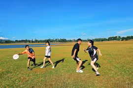 Frisbee thu hút giới trẻ phố Núi