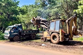 Chung tay xóa “điểm nóng” rác thải ở phố Núi 