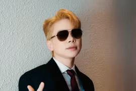 Ca sĩ Việt gây bão mạng sau một đêm