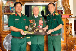 “Viết tiếp câu chuyện hòa bình” từ kỷ vật chiến trường