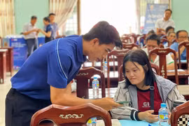 Tiểu thương xã Tây Sơn tích cực tham gia “Chợ số”