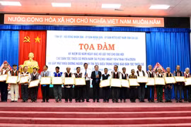 Tiếp sức người có uy tín ở buôn làng
