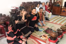 Giữ nếp làng giữa phố