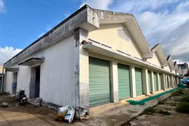 Nhà lồng chợ Phù Cát xây dựng dang dở, tiểu thương mòn mỏi chờ