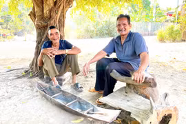 Khi độc mộc trôi vào ký ức