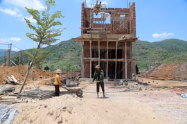 Di dời dân khỏi vùng sạt lở Núi Cấm: Thuận lợi nhờ sự đồng thuận của người dân