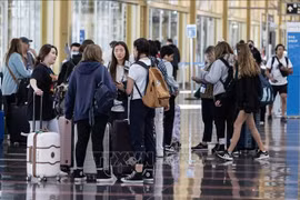 Tổng thống Trump đề xuất mức phí 1.000 USD 'ưu tiên' làm nhanh thị thực du lịch