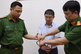 Bắt phó giám đốc trung tâm kiểm định thuộc Bộ Nội vụ