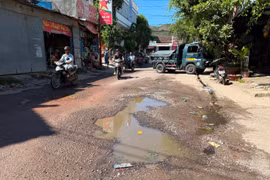 Nhiều tuyến đường ở khu vực Quy Nhơn xuống cấp, mất an toàn 