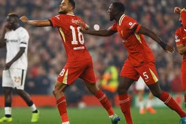 Thắng đậm Leverkusen, Liverpool lên ngôi đầu bảng Champions League
