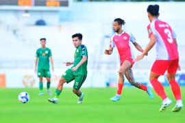 Quy Nhơn United “ngã ngựa”, mất vị trí top 3 tại vòng 17 Giải hạng Nhất Quốc gia.