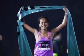 VĐV Phạm Thị Hồng Lệ vô địch lần thứ 17 tại VnExpress Marathon.