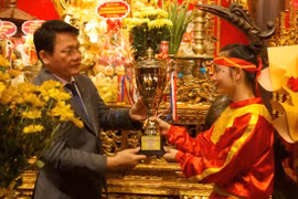 Dâng hương, rước cúp tại Đền thờ Tây Sơn Tam kiệt