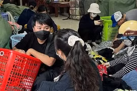 Sống ở TP.HCM: 'Đãi cát tìm vàng' chợ đồ si Hoàng Hoa Thám