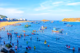 Biển gọi hội hè Quy Nhơn Đông