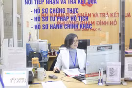Giải quyết thủ tục hành chính tại Hà Nội. Ảnh Nguyễn Thắng. Nguồn TTXVN