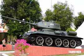 Xe tăng T-34 bảo vệ chủ quyền biển đảo