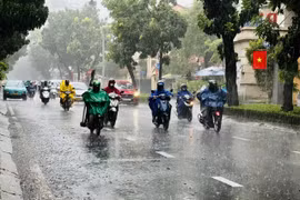 Biển Đông có khả năng đón áp thấp nhiệt đới, bão ngay đầu tháng 7