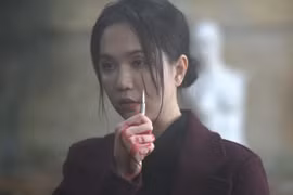 Vì sao phim có Ngọc Trinh đóng chính 'lép vế' ở phòng vé?