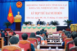 Ủy viên Ban Chấp hành Trung ương Đảng, Bí thư Tỉnh ủy, Chủ tịch HĐND tỉnh Hồ Văn Niên kết luận phiên thảo luận chung tại hội trường. Ảnh: Đức Thụy