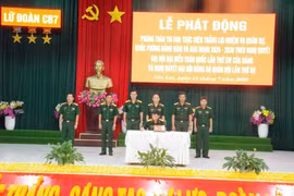 Đại diện các cơ quan, đơn vị thuộc Lữ đoàn Công binh 7 ký kết giao ước thi đua.