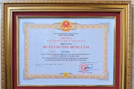 Chủ tịch nước truy tặng Huân chương Dũng cảm cho Thượng sĩ Kpă Thiêp