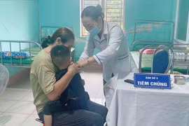 Trạm Y tế xã Ia Nan khám sức khỏe định kỳ cho trẻ em trên địa bàn xã