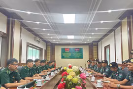 Đồn Biên phòng Cửa khẩu Quốc tế Lệ Thanh hội đàm với lực lượng bảo vệ biên giới Campuchia