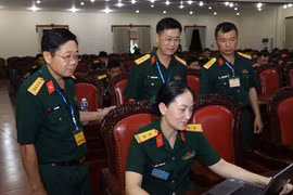 Các thí sinh bước vào phần thi trắc nghiệm